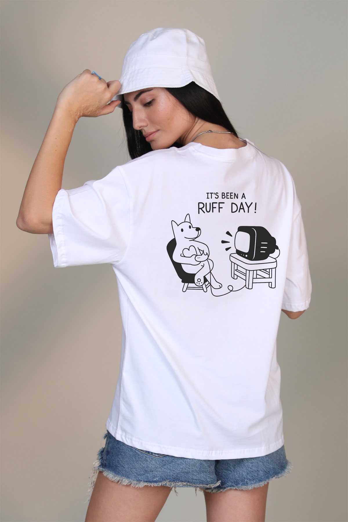 BEAR WITH ME. - Oversized T-Shirt